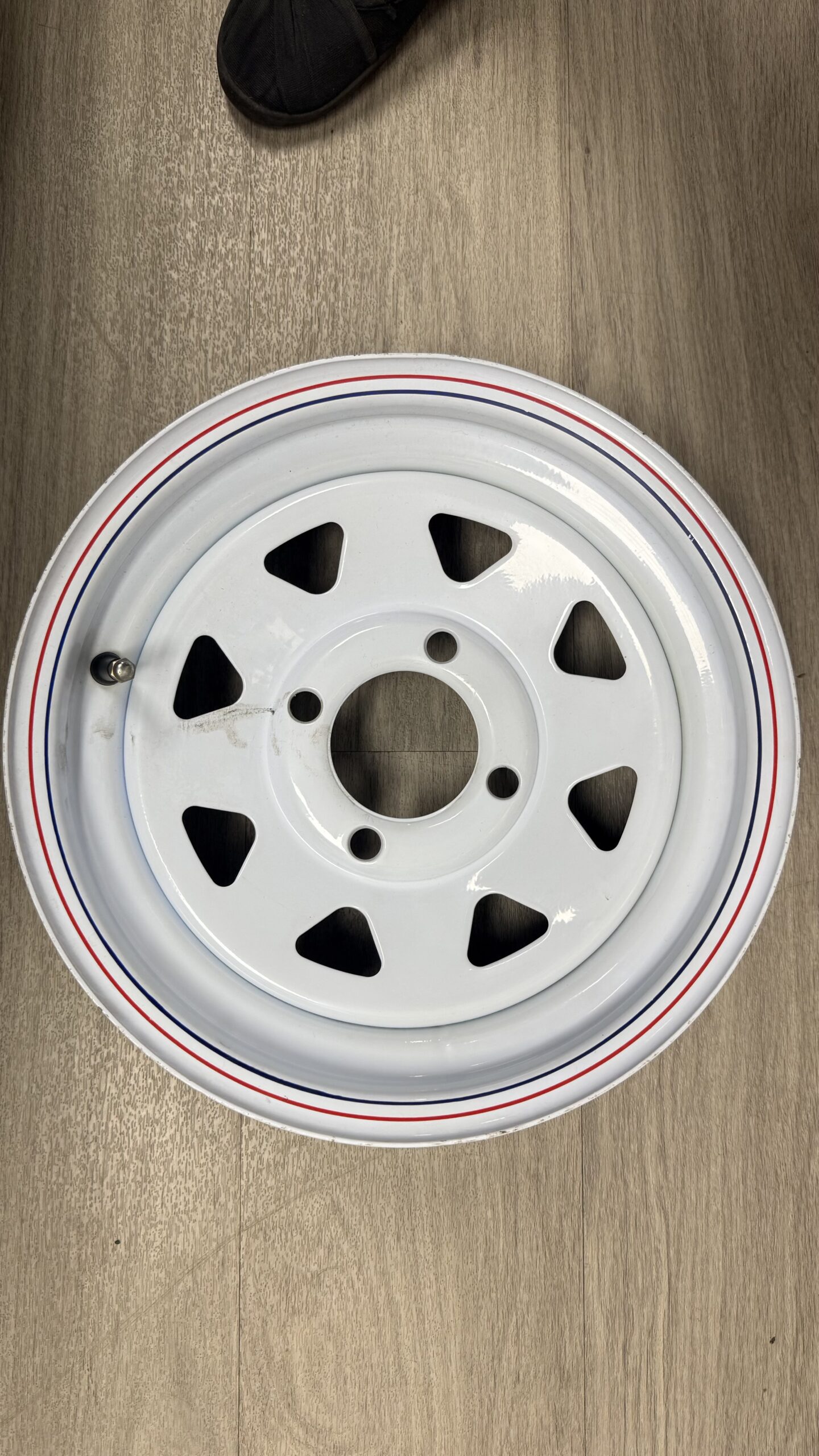 ROUE BLANCHE 13 PO 4 TROUS